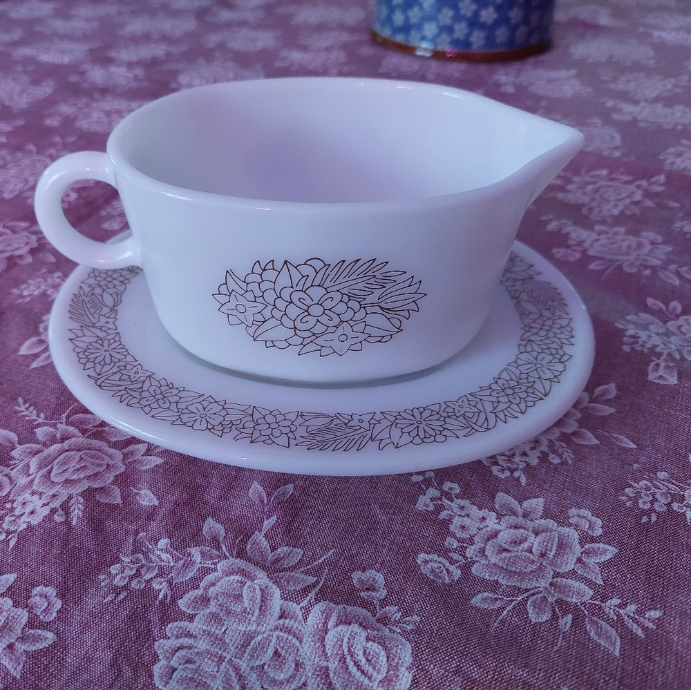 Pyrex gravy boat